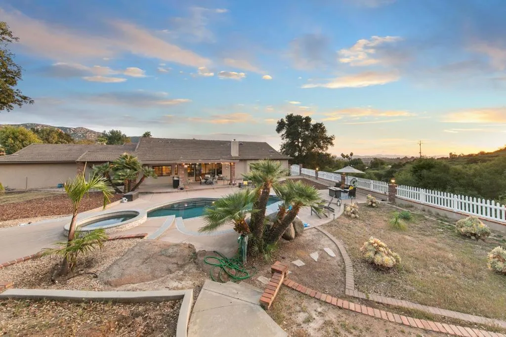 https://cdn.realtyfeed.com/cdn/127/306785030/1d5b85e9d0e33e3d922f1711d23ec95e.webp