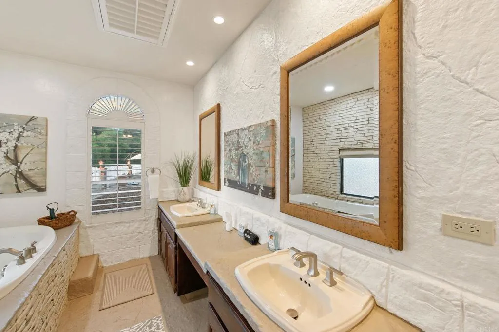 https://cdn.realtyfeed.com/cdn/127/306785030/2d9d06bf337810ba7b49ed27959cfbdf.webp