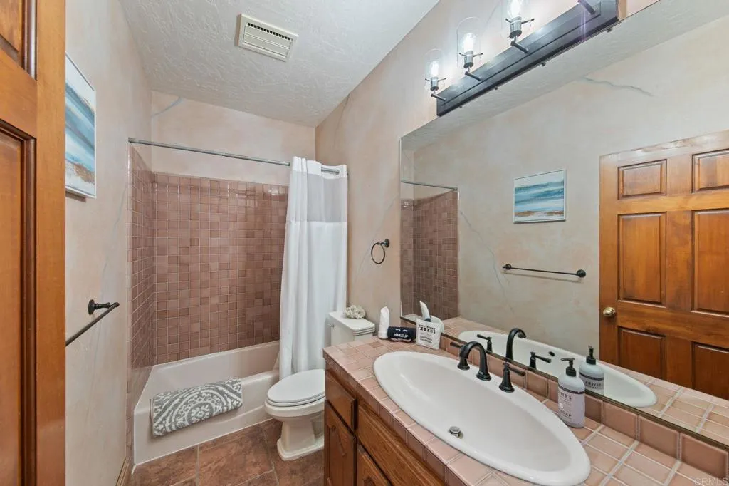 https://cdn.realtyfeed.com/cdn/127/306785030/4eeb7303dee68e55458f5eec8d2d951c.webp