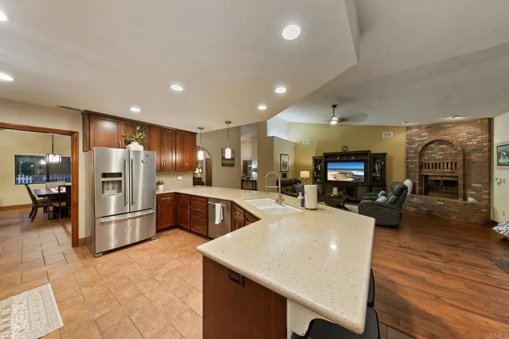https://cdn.realtyfeed.com/cdn/127/306785030/850df970bf5ec303218b63263a549c8b.webp