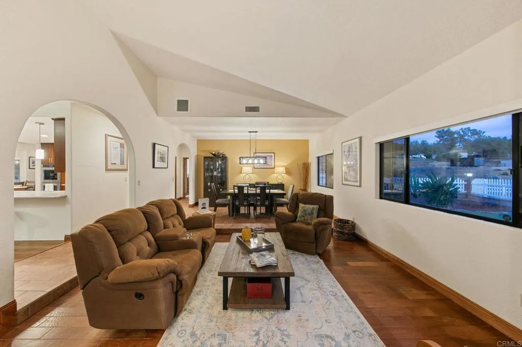 https://cdn.realtyfeed.com/cdn/127/306785030/8aec9c3d59ada64228211c637db8a050.webp
