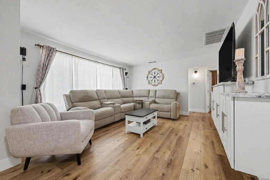 https://cdn.realtyfeed.com/cdn/127/306785045/0d6f3f0ac838d7a3562a9969dc9bb8fa.webp