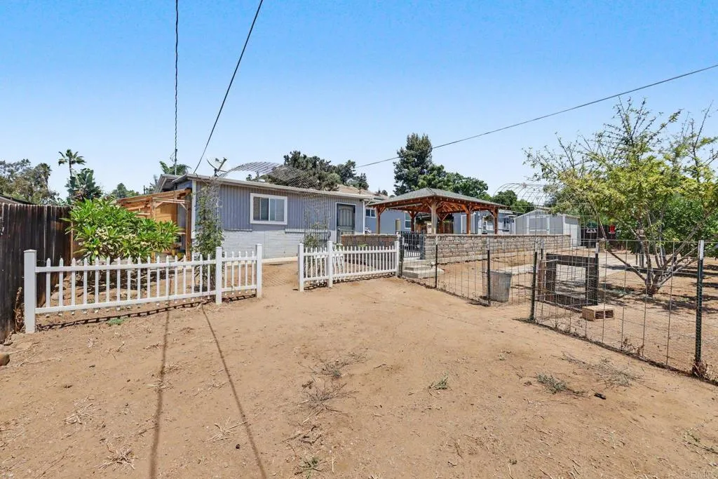 https://cdn.realtyfeed.com/cdn/127/306785045/8c2e9905431847b3b6fdca34baedba7e.webp