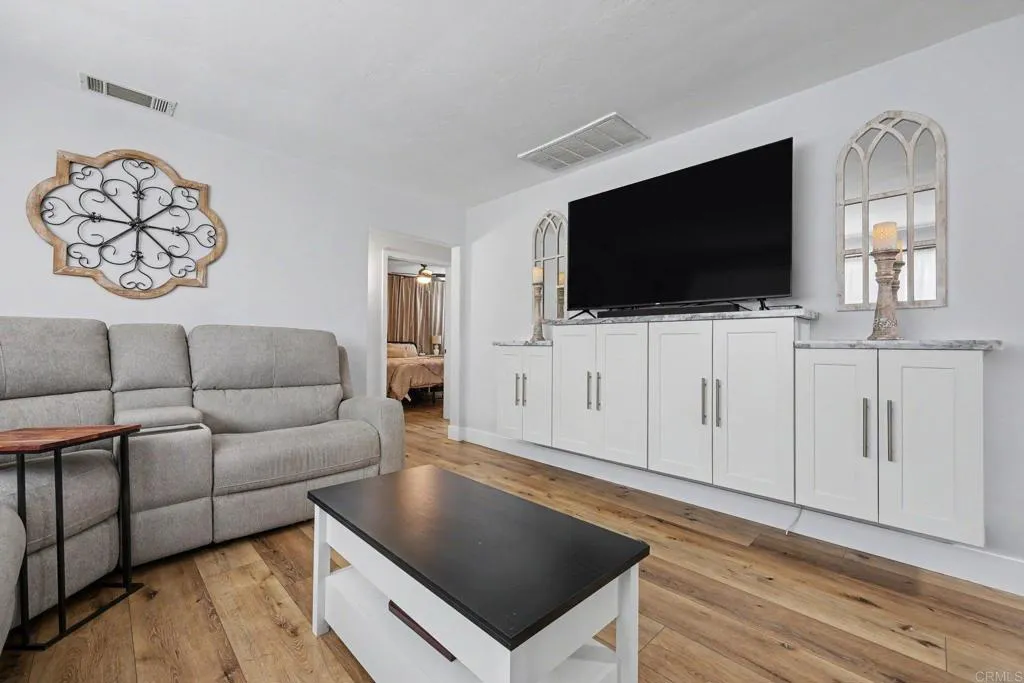 https://cdn.realtyfeed.com/cdn/127/306785045/f552e48268649a16f726522d31008fcc.webp