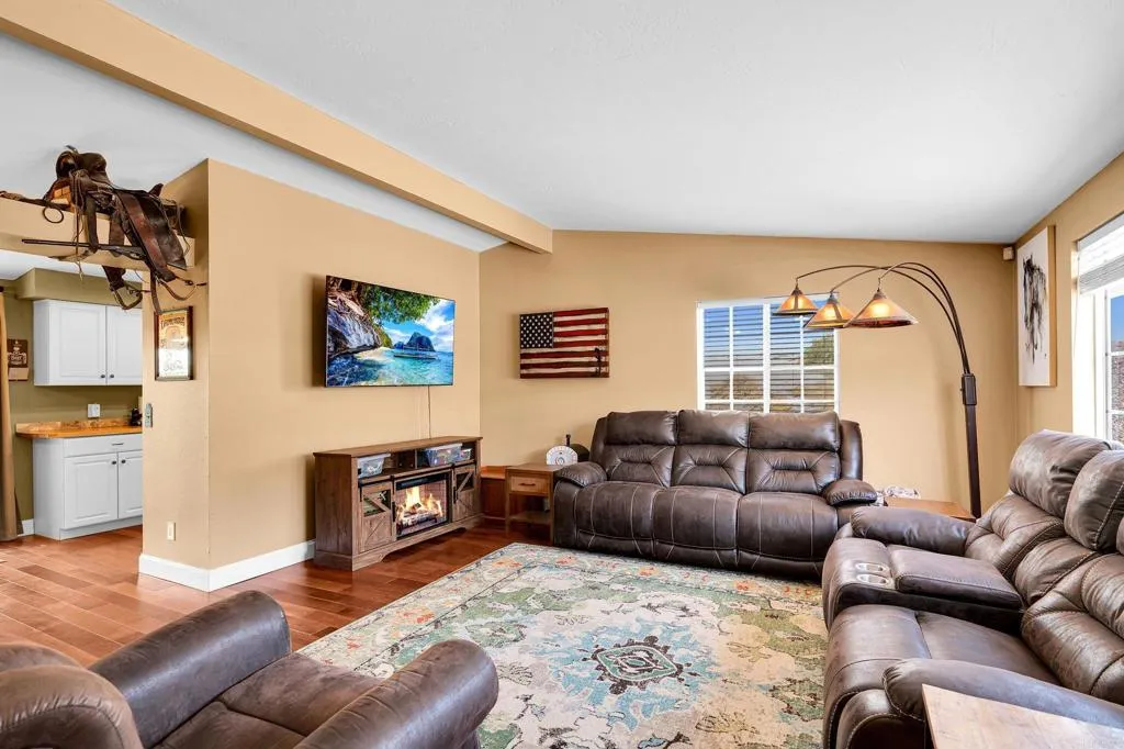 https://cdn.realtyfeed.com/cdn/127/306785191/62aa3e8e5e5cac564a88e21878bcd281.webp
