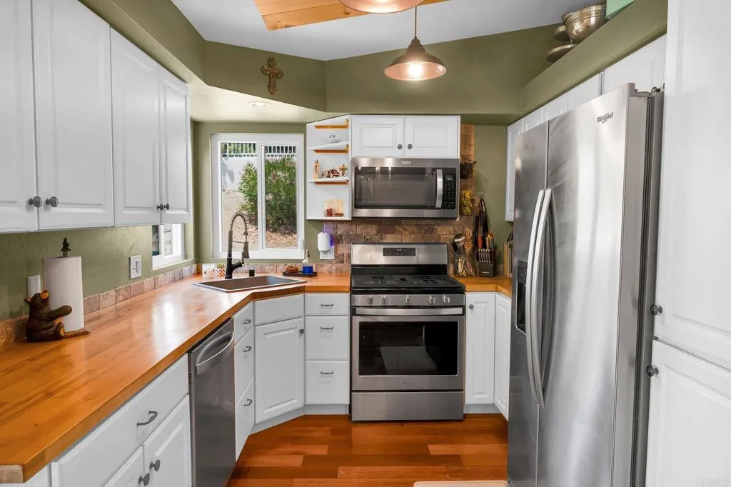 https://cdn.realtyfeed.com/cdn/127/306785191/cfdb9e9992e6993f1511aa073b3d219c.webp
