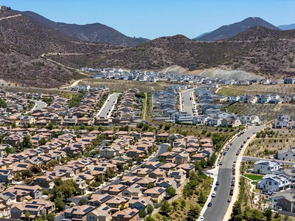 https://cdn.realtyfeed.com/cdn/127/306785198/efd0ff549817458ba46de0d0b21a2134.webp