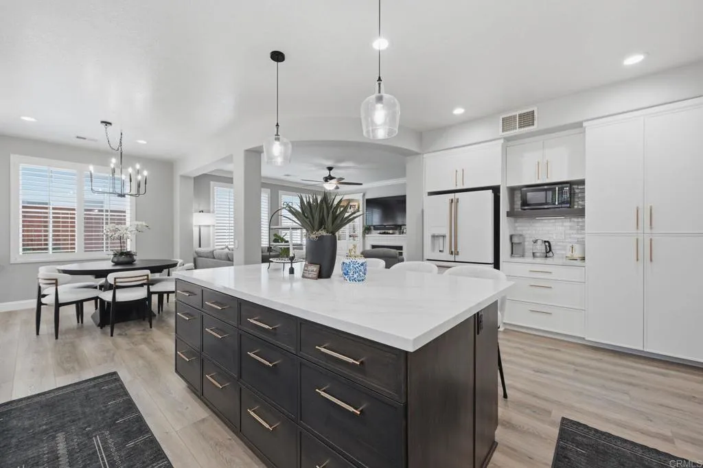 https://cdn.realtyfeed.com/cdn/127/306785200/d364f61bfbc8762a264f954c1a3e59db.webp