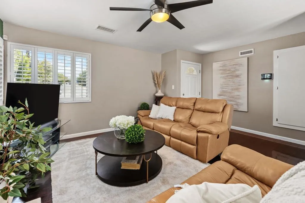 https://cdn.realtyfeed.com/cdn/127/306785241/7be427c009425d37443fd3705a7c1152.webp