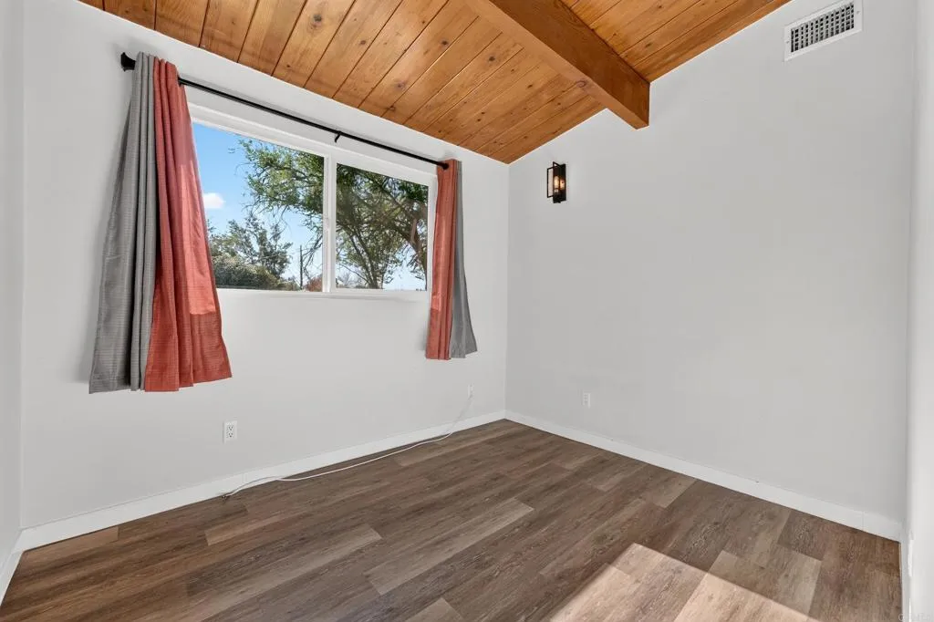 https://cdn.realtyfeed.com/cdn/127/306785243/62ecb39bae4265facef535c949a4d1b3.webp