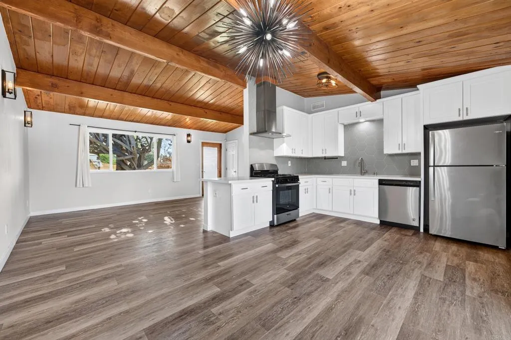 https://cdn.realtyfeed.com/cdn/127/306785243/b9d2ddb76fce68142a8388565b457fa0.webp