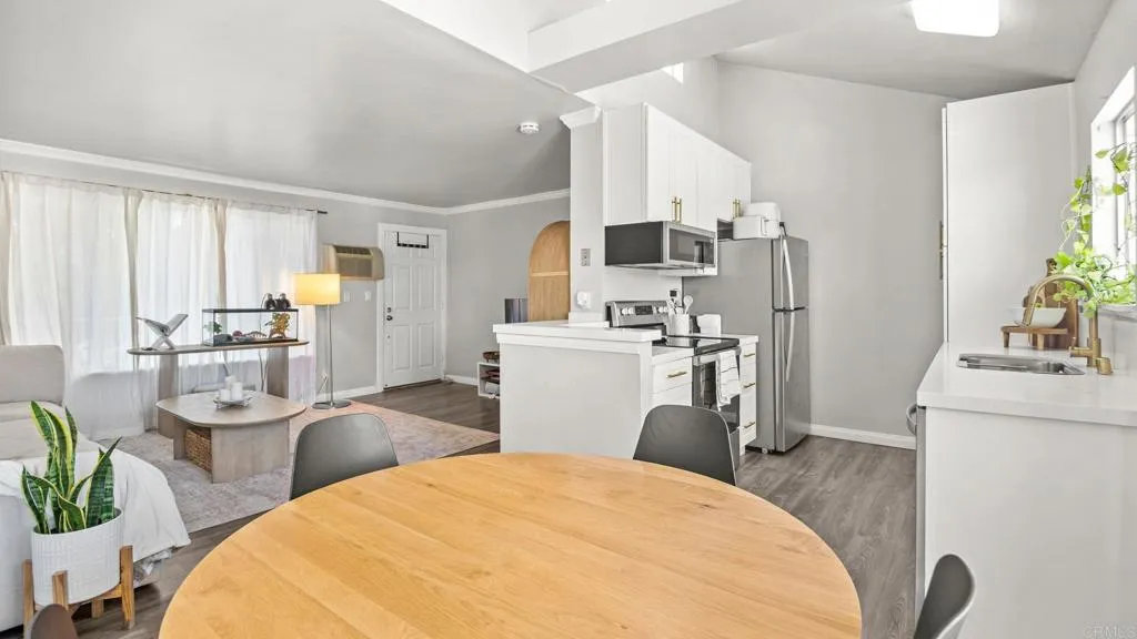 https://cdn.realtyfeed.com/cdn/127/306785247/86d7dbc7fd40ef507da4803e97cbeca4.webp