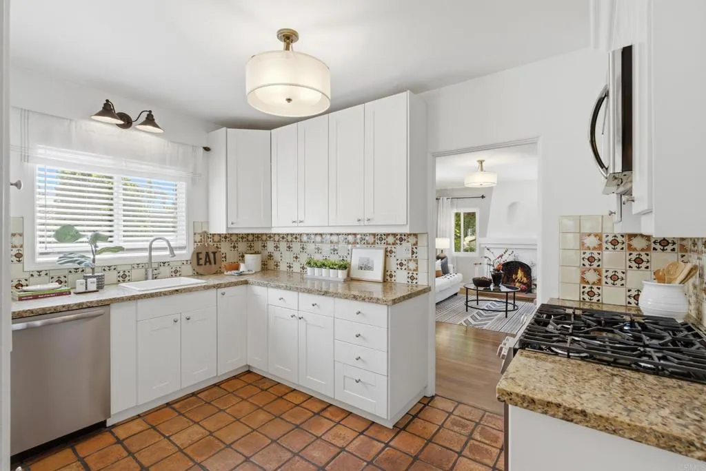 https://cdn.realtyfeed.com/cdn/127/306785264/152e8ae11d63f11829fc415d948581ac.webp