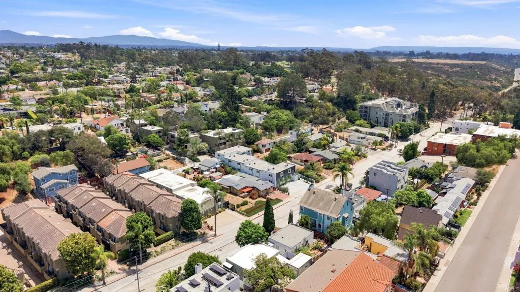 https://cdn.realtyfeed.com/cdn/127/306785264/8609b3dc7de44c3f398f0561b6ea0c53.webp