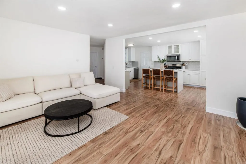 https://cdn.realtyfeed.com/cdn/127/306785274/d117bf3f52561a56b31c5aa4a4a1f7de.webp