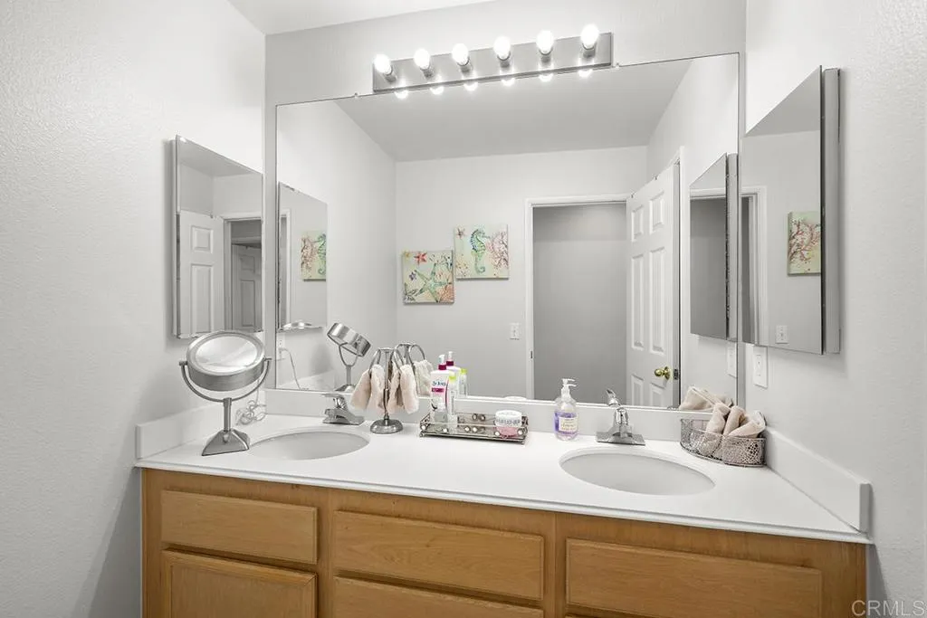 https://cdn.realtyfeed.com/cdn/127/306785333/6786eff5c176b89fc3af4c1978cd4360.webp