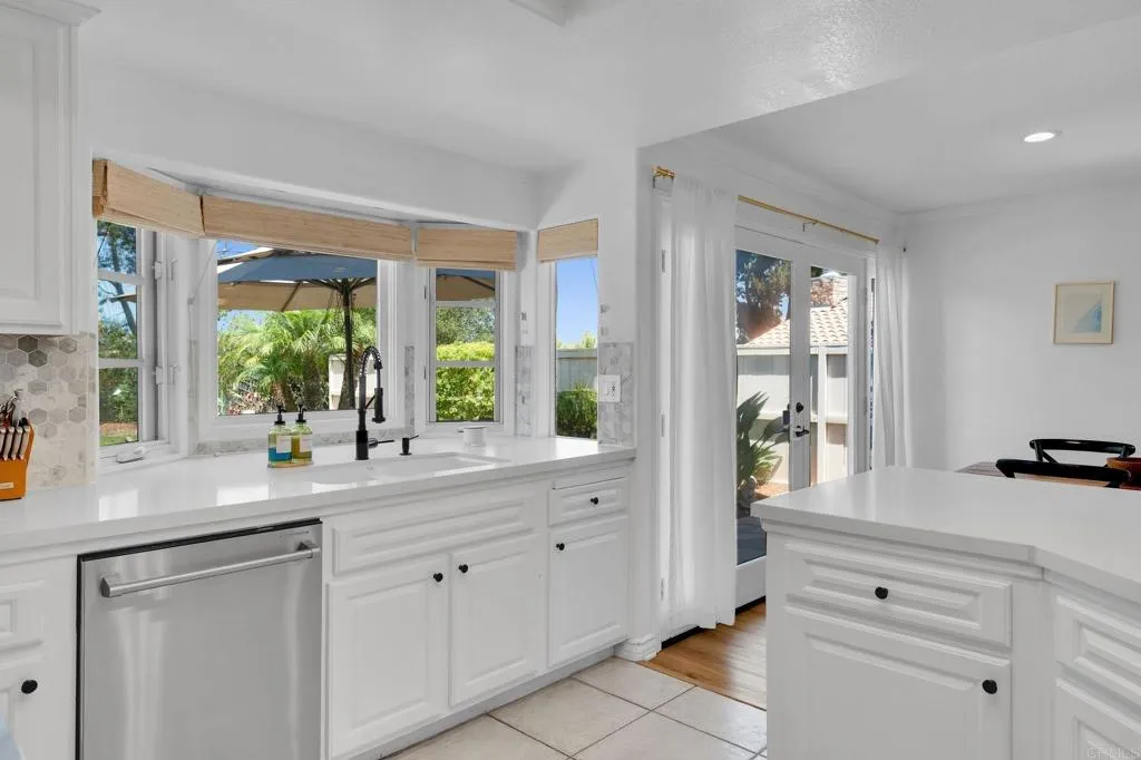 https://cdn.realtyfeed.com/cdn/127/306785547/48d6d6d837e8bbca8dd40b35049609cd.webp