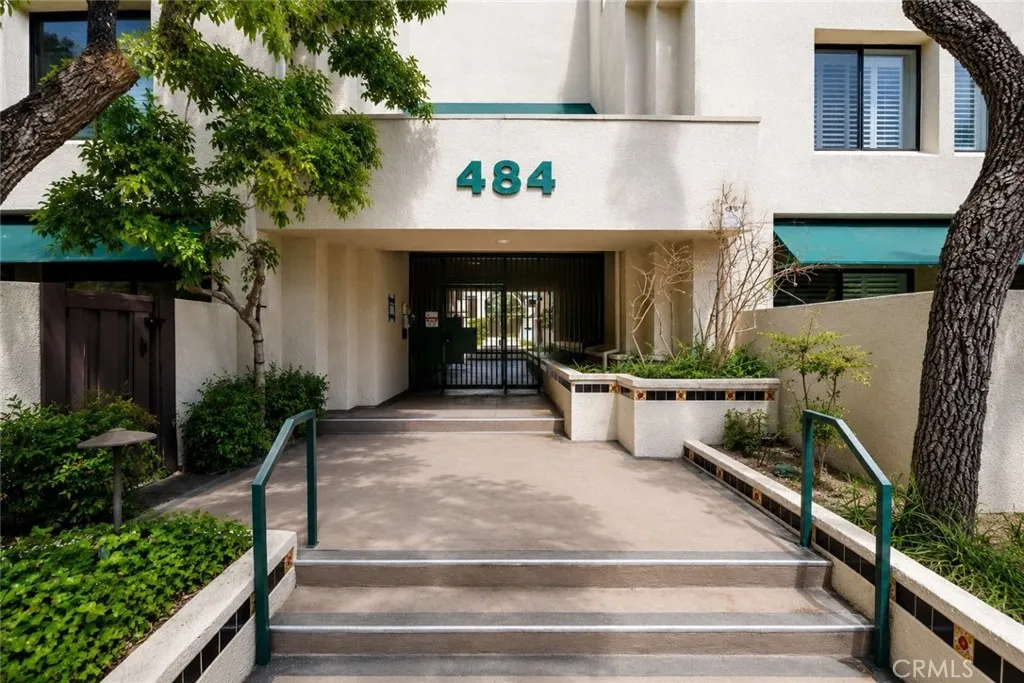 484 S Euclid 101