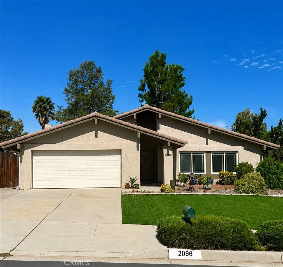 2096 W Ontario