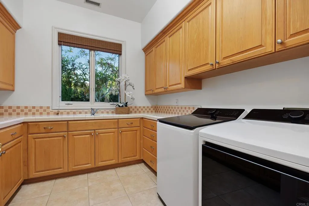 https://cdn.realtyfeed.com/cdn/127/306785567/9db4f0661395840064f317a05f268b80.webp