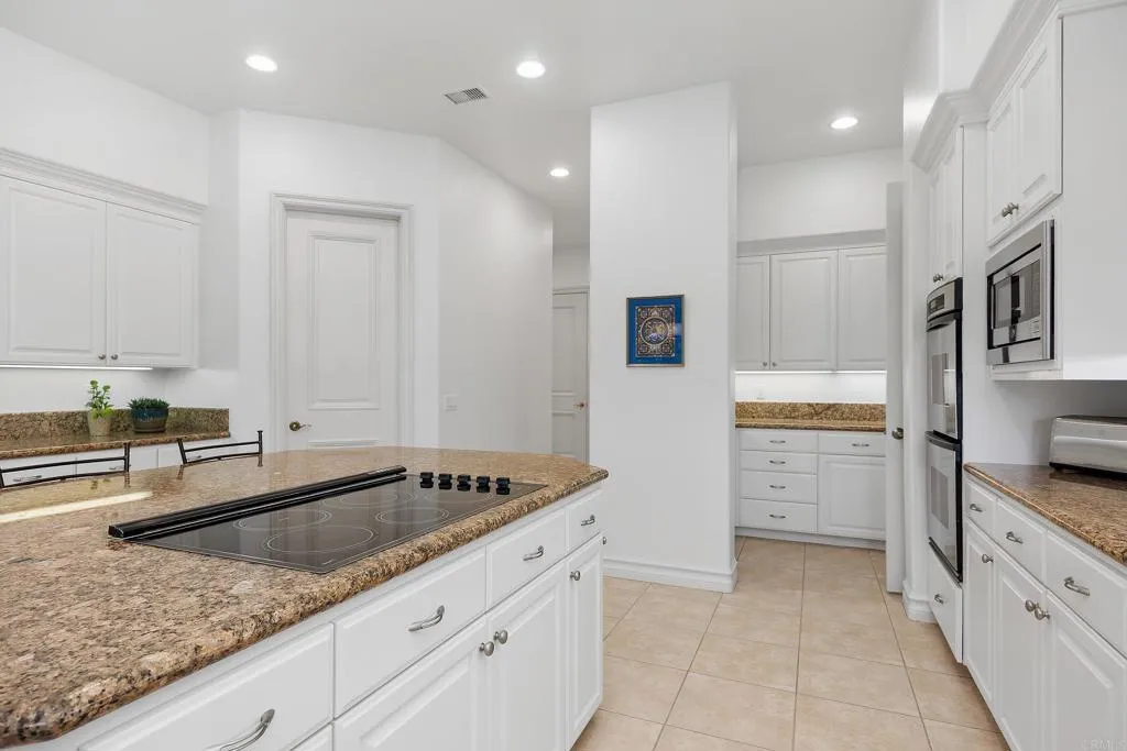 https://cdn.realtyfeed.com/cdn/127/306785567/f94df14bc1af4face1afae71d6cef868.webp