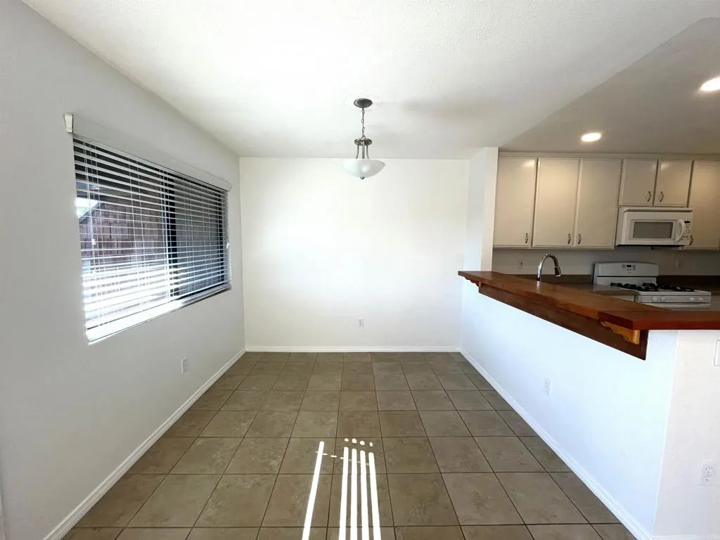 https://cdn.realtyfeed.com/cdn/127/306785605/a02a78cc6137d173eaf9b1bc52cc2812.webp