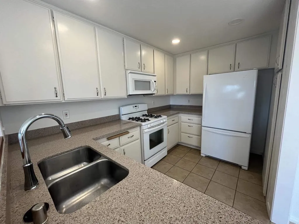 https://cdn.realtyfeed.com/cdn/127/306785605/e67693d295bed65ad6d467d7afc97f3f.webp