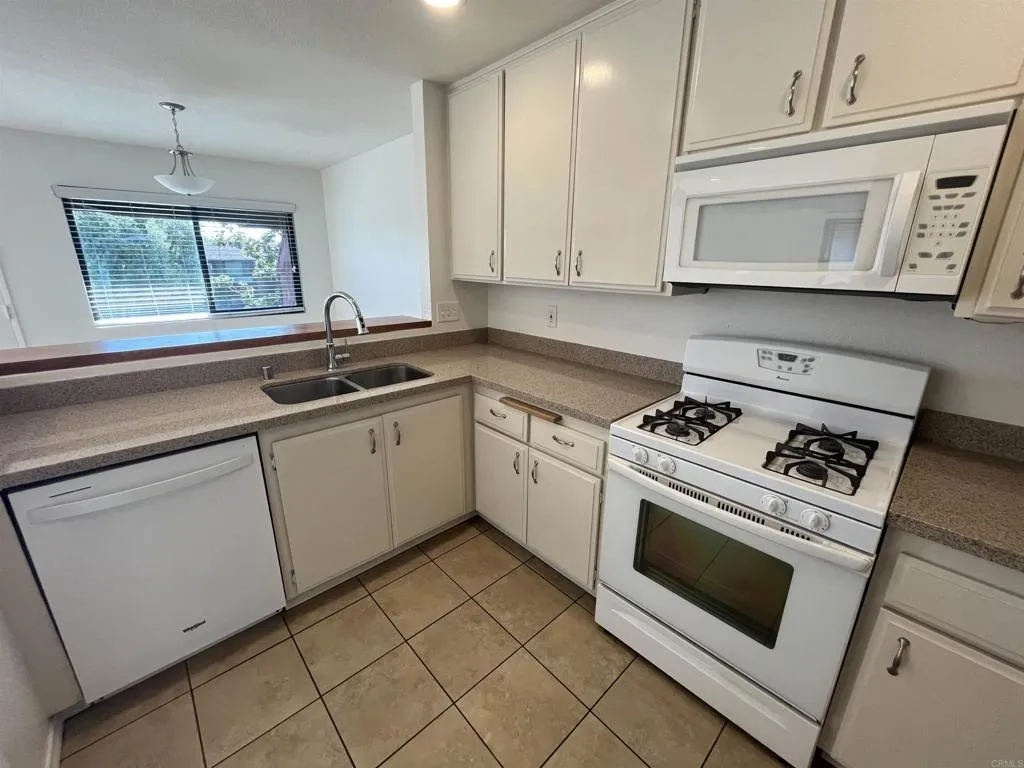 https://cdn.realtyfeed.com/cdn/127/306785605/f93ebbdafabf510d61881c3964cf8f35.webp