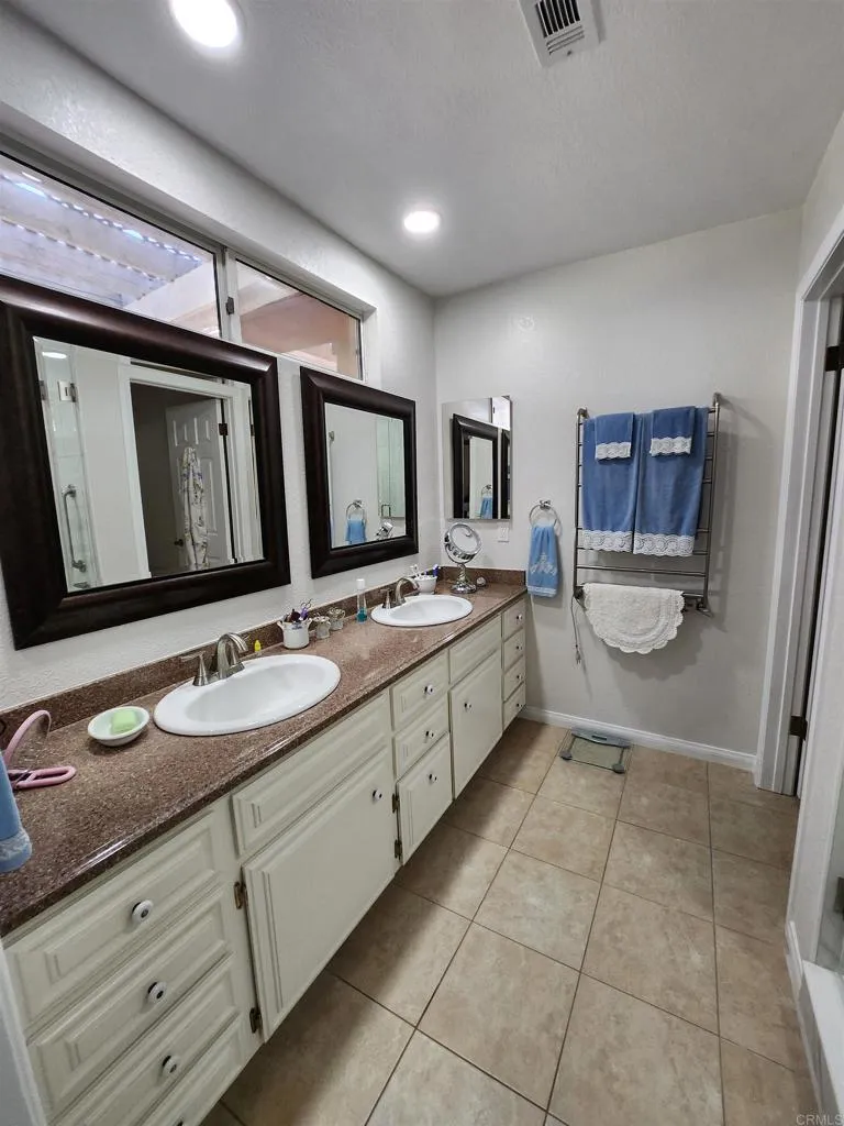 https://cdn.realtyfeed.com/cdn/127/306785666/b9cf01321b0301bbce9a9a54a92df6e9.webp
