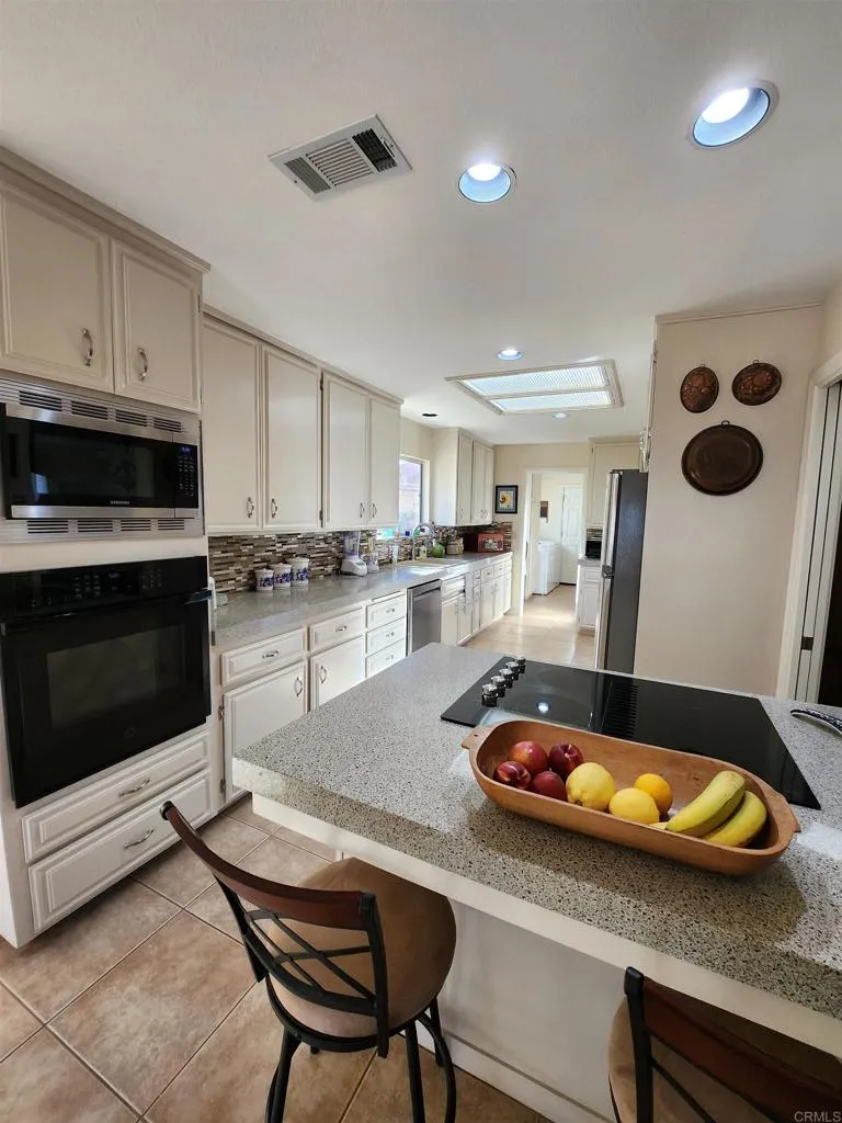 1066 Ridge Heights Drive, Fallbrook, CA 92028 - Photo 3 of 14, Fallbrook, CA