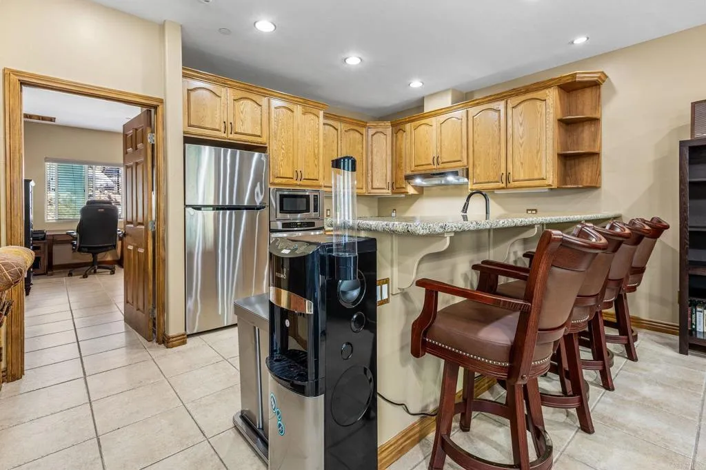 https://cdn.realtyfeed.com/cdn/127/306785695/37ca8884270652c6faf16c0c68435658.webp