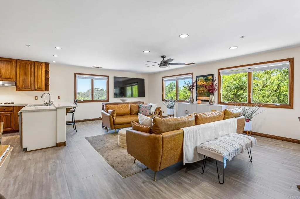 https://cdn.realtyfeed.com/cdn/127/306785695/f2b460d8e715f50520bb4cff0aa0e847.webp