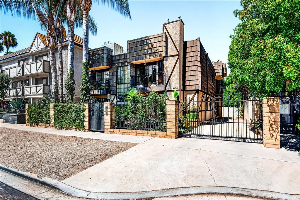 Sherman Oaks, CA 91403