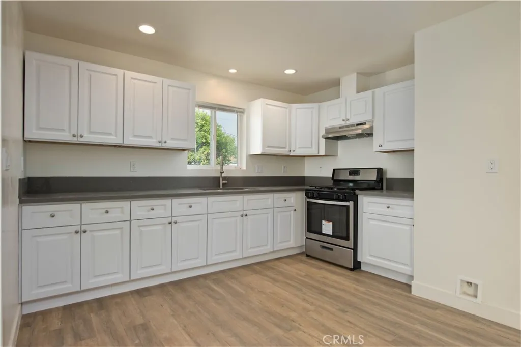 Sylmar, CA 91342