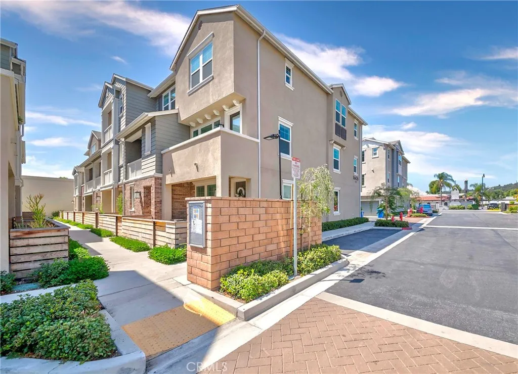 16426 Whittier