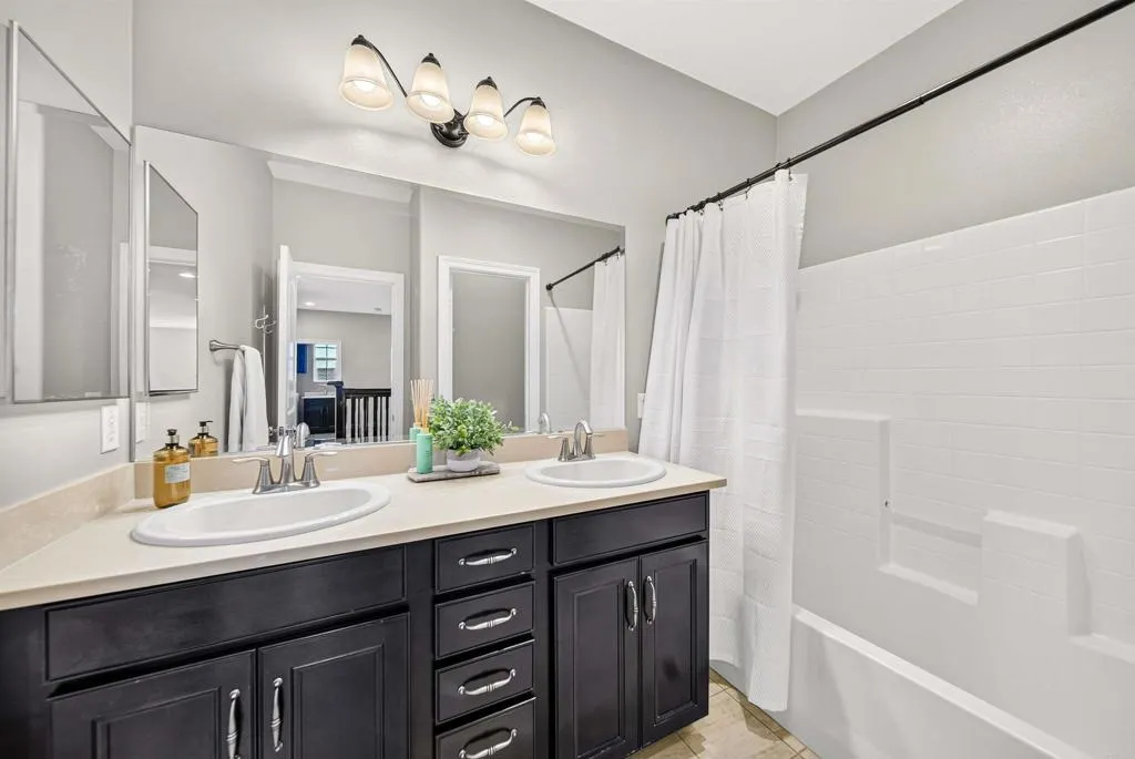 https://cdn.realtyfeed.com/cdn/127/306785943/91220d8908992530ef95cab204ae0c0e.webp