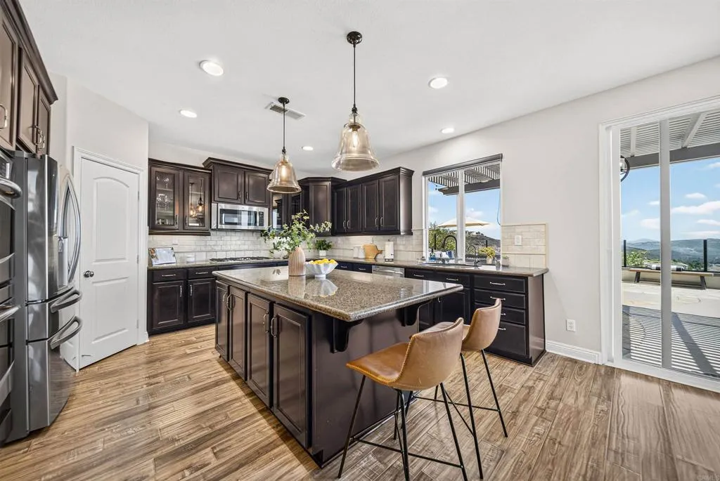 https://cdn.realtyfeed.com/cdn/127/306785943/aca1ae69a842050613942eae04402102.webp