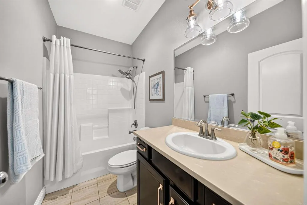 https://cdn.realtyfeed.com/cdn/127/306785943/d19c230caf5312171a1073cb029fec61.webp
