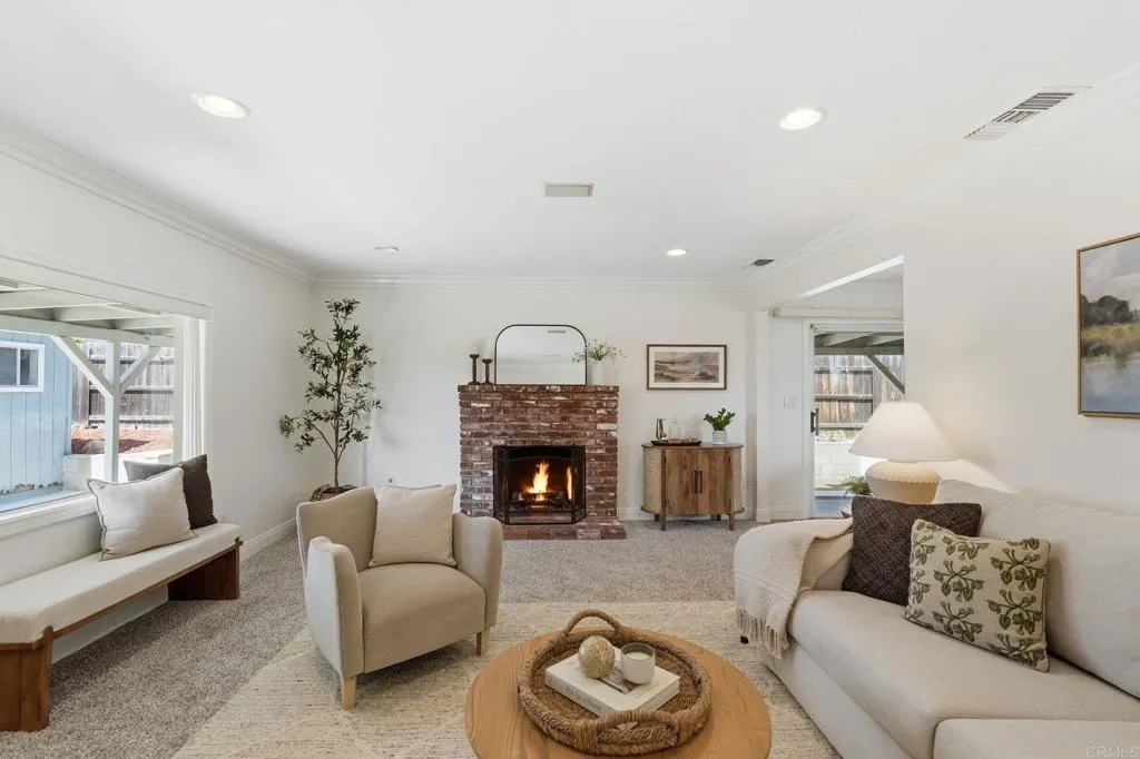 https://cdn.realtyfeed.com/cdn/127/306786179/522f8835d1ebf7b81194b4ef4e1e4eff.webp