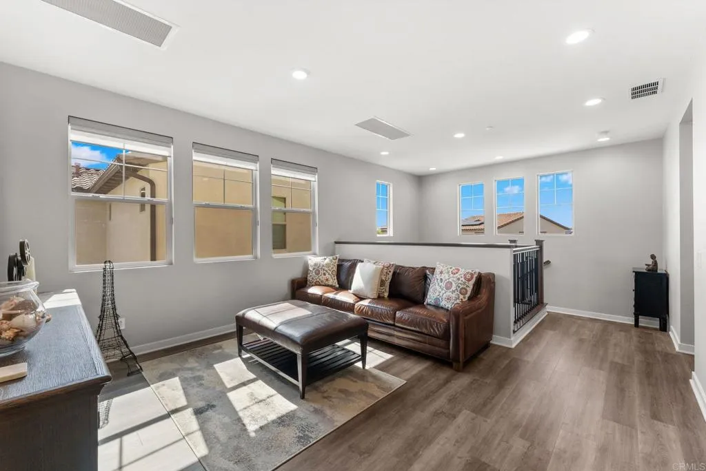 https://cdn.realtyfeed.com/cdn/127/306786205/1f151e2a73f0e35039912960eee54147.webp