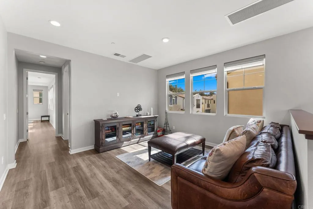https://cdn.realtyfeed.com/cdn/127/306786205/b284390327d37a0e578b4289d5a3aaa9.webp