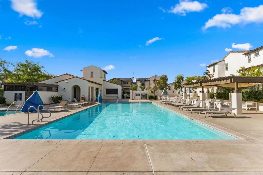 https://cdn.realtyfeed.com/cdn/127/306786205/ed38d4c26e5f69197bbb8c9edfb39001.webp