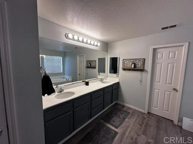 https://cdn.realtyfeed.com/cdn/127/306786208/cfd09276ff6b28a485296c579b28e4f8.webp