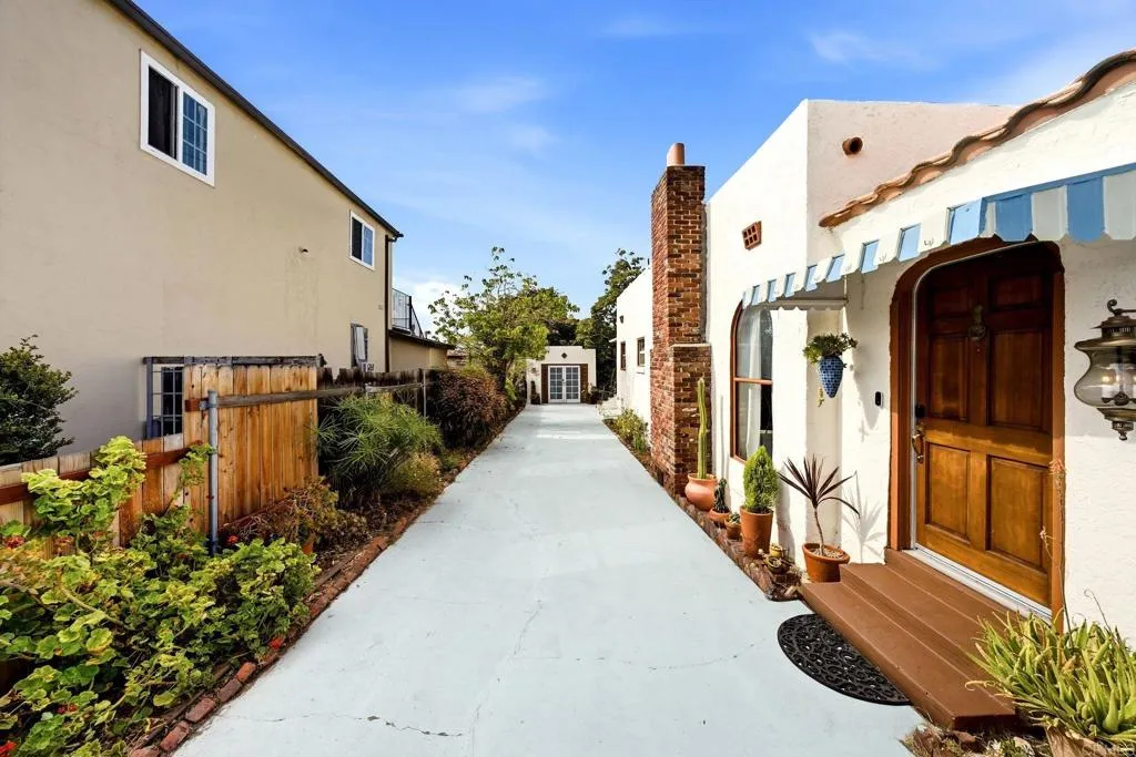 https://cdn.realtyfeed.com/cdn/127/306786210/52de97734e2c33406c27248da22ef227.webp