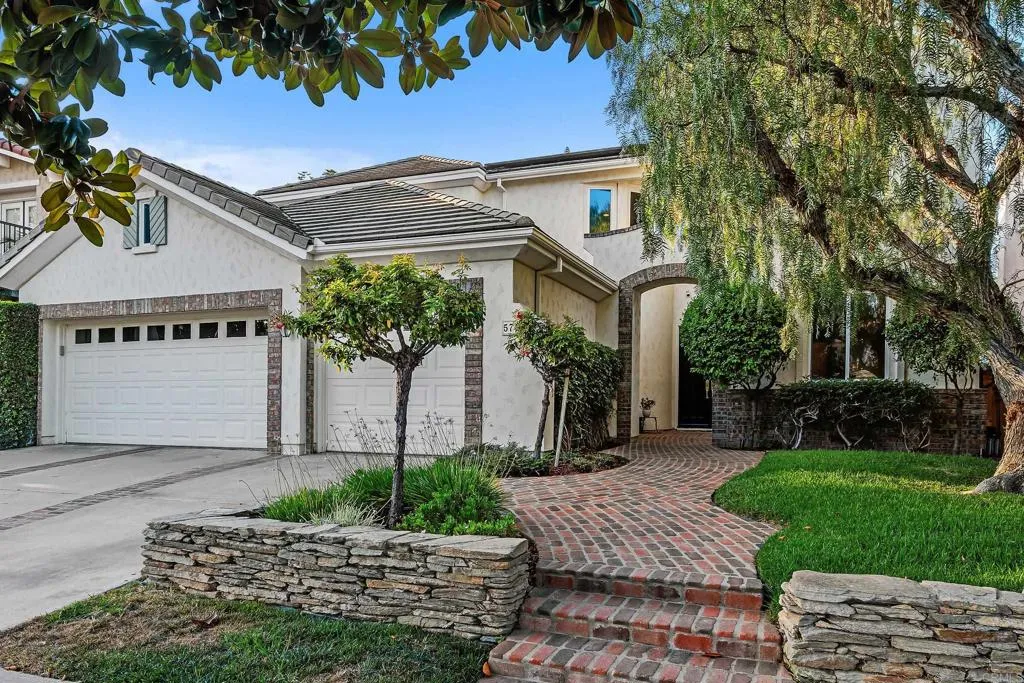 https://cdn.realtyfeed.com/cdn/127/306786212/20a8bd673e033397ffb4102cb851df13.webp