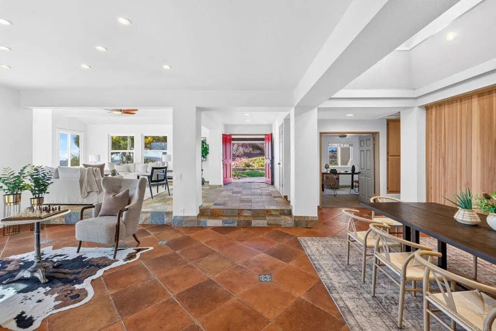 https://cdn.realtyfeed.com/cdn/127/306786214/37cf4aef7729f8f81b37aa28bd0c00ab.webp
