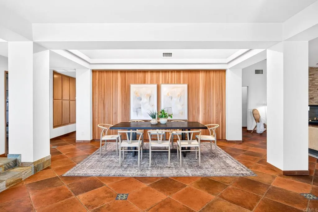 https://cdn.realtyfeed.com/cdn/127/306786214/448cad998296dd8b3573d50c190116a6.webp