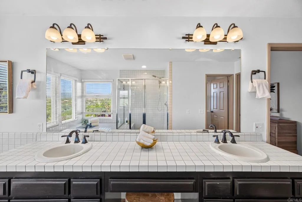 https://cdn.realtyfeed.com/cdn/127/306786214/70927b34bdbbe34b771392756e874fc4.webp