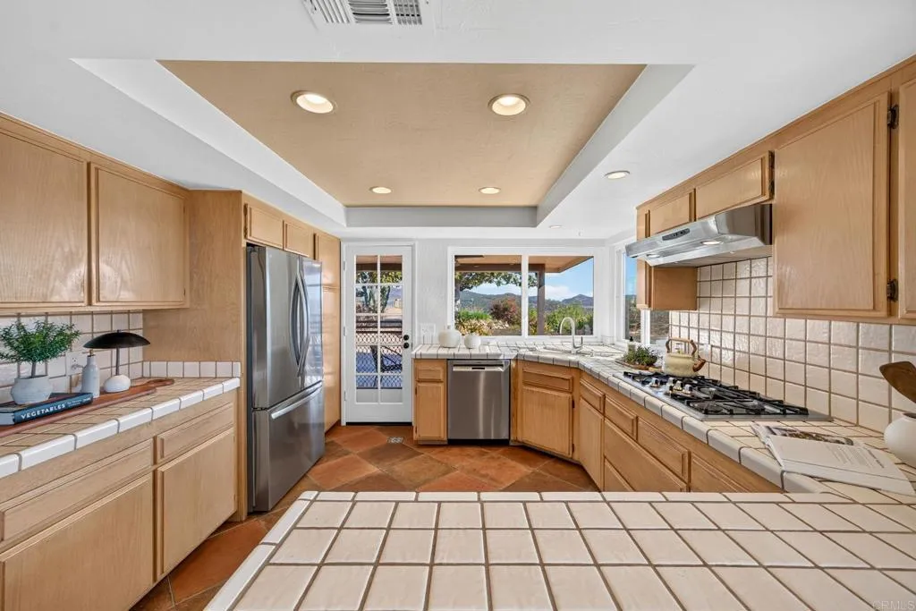 https://cdn.realtyfeed.com/cdn/127/306786214/d4f88feb4f923b16d47ec527c1728c80.webp