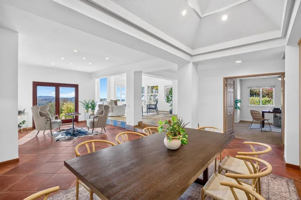 https://cdn.realtyfeed.com/cdn/127/306786214/d52a45cac753487e4e0085b9148ffd30.webp